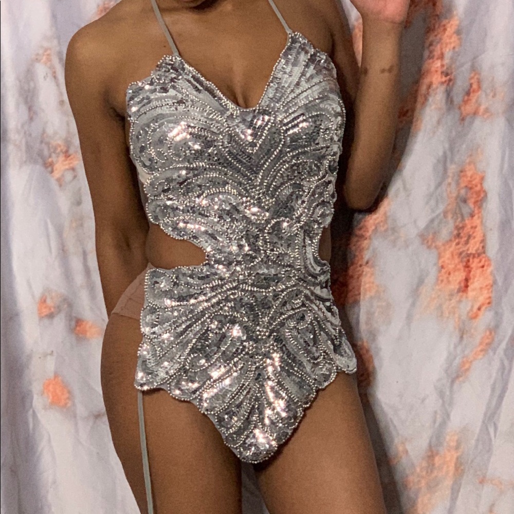 MUDE BACKLESS SEQUIN DANCER COSTUME TOP